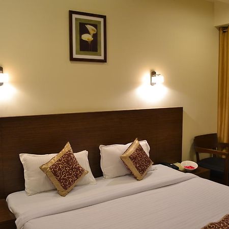 Hotel Adi ナーグプル エクステリア 写真