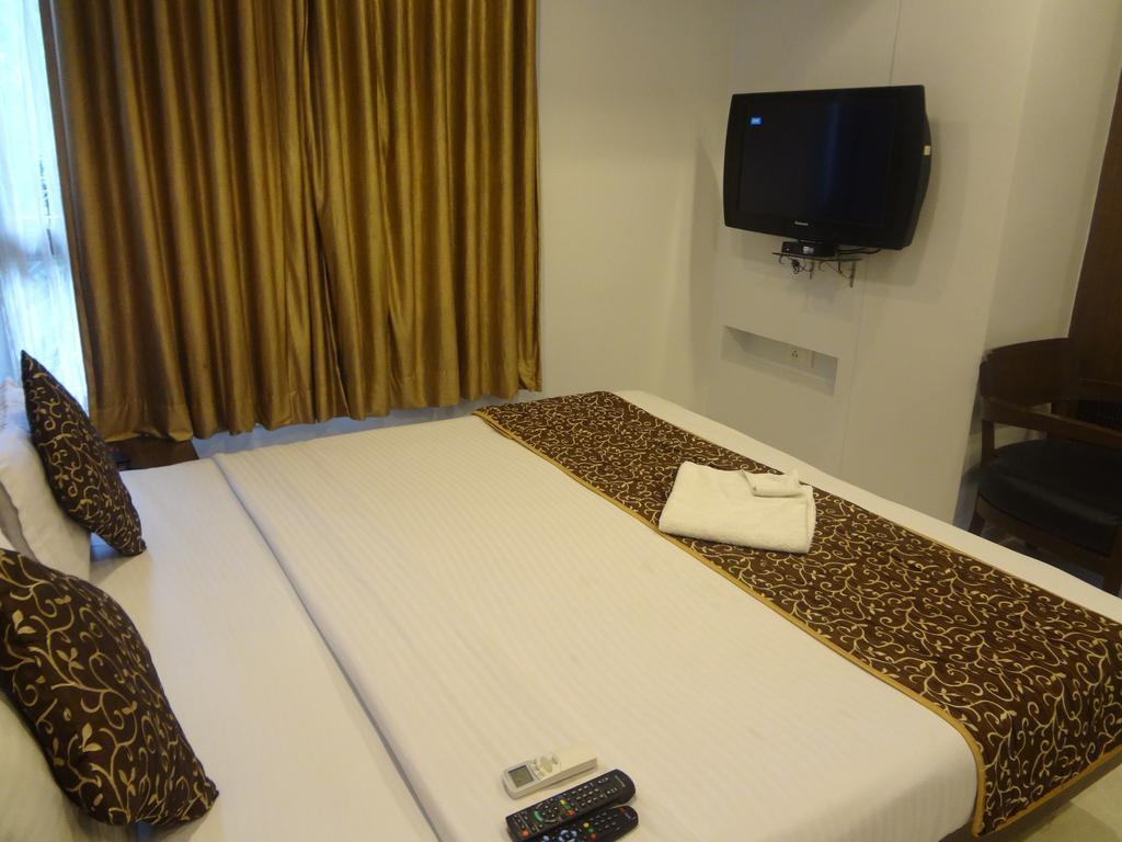 Hotel Adi ナーグプル エクステリア 写真