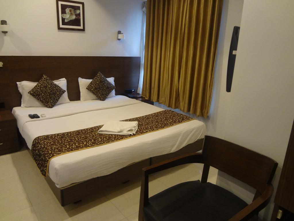 Hotel Adi ナーグプル エクステリア 写真